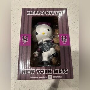 New York Mets hello kitty 2025 SGA bobble head. New in box